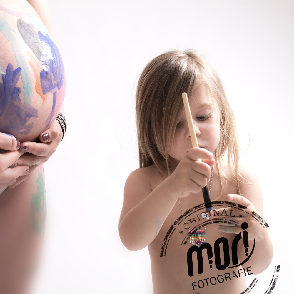 Babybauch und Paint-Fotoshooting | MORI Fotografie - Salzkammergut